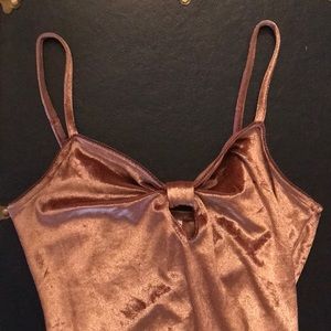 💜3/$25 Pink velvet keyhole bodysuit tank size xs